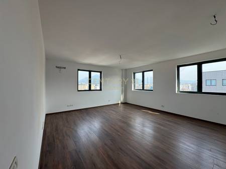 JAPIM ME QIRA APARTAMENT 3+1 NE UNAZE TE RE!