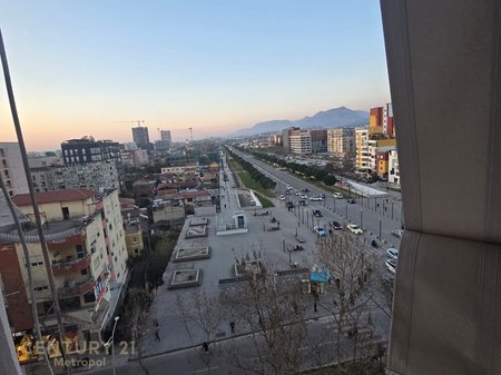 Apartament 1+1 me ballkon i sapo investuar për qira në bulevardin Zogu i Parë