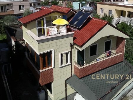 Shitet vilë 2 kate + papafingo në rrugën Jordan Misja!