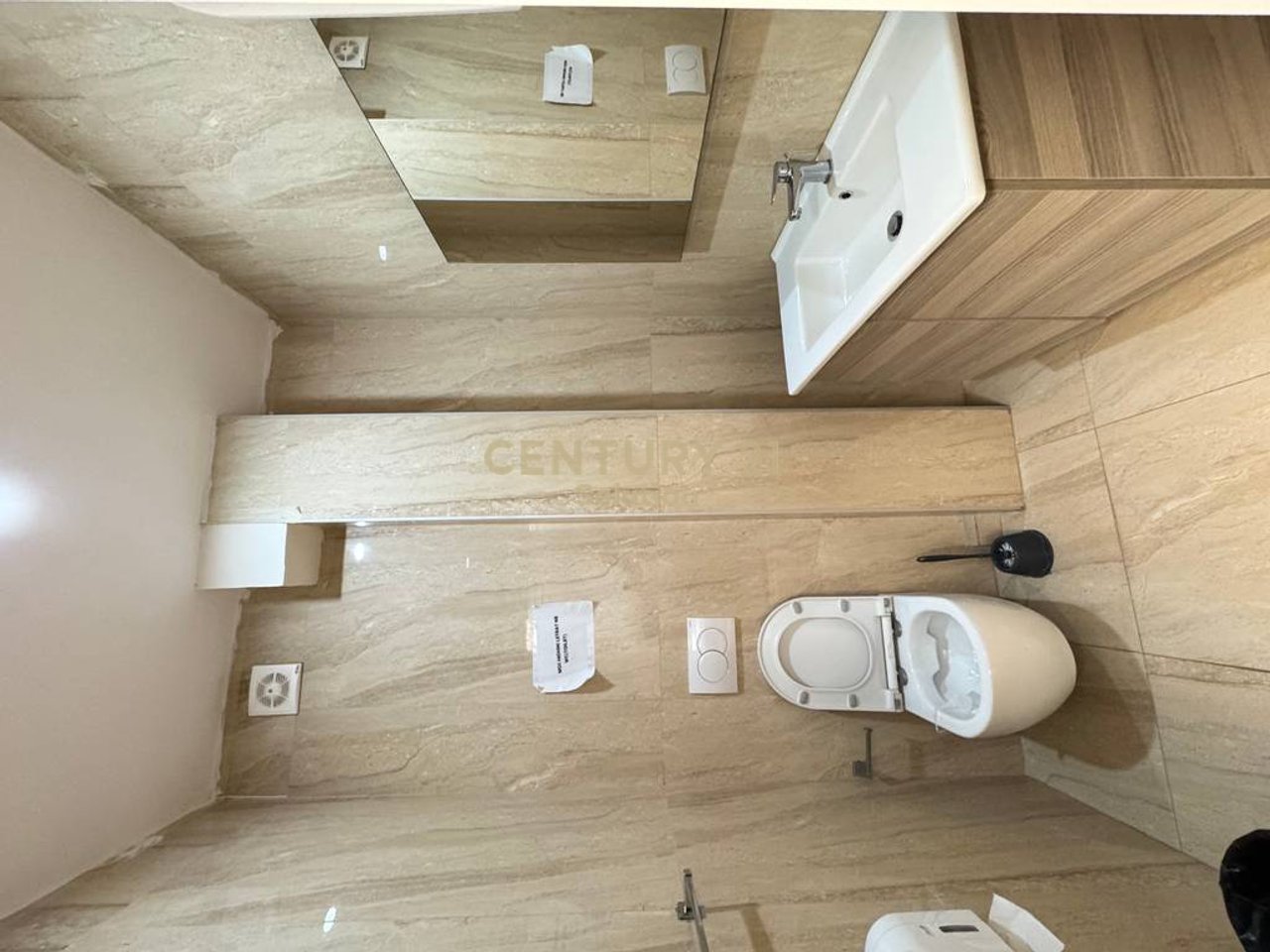 AMBIENT BIZNESI PER QIRA TEK SHALLVARET!