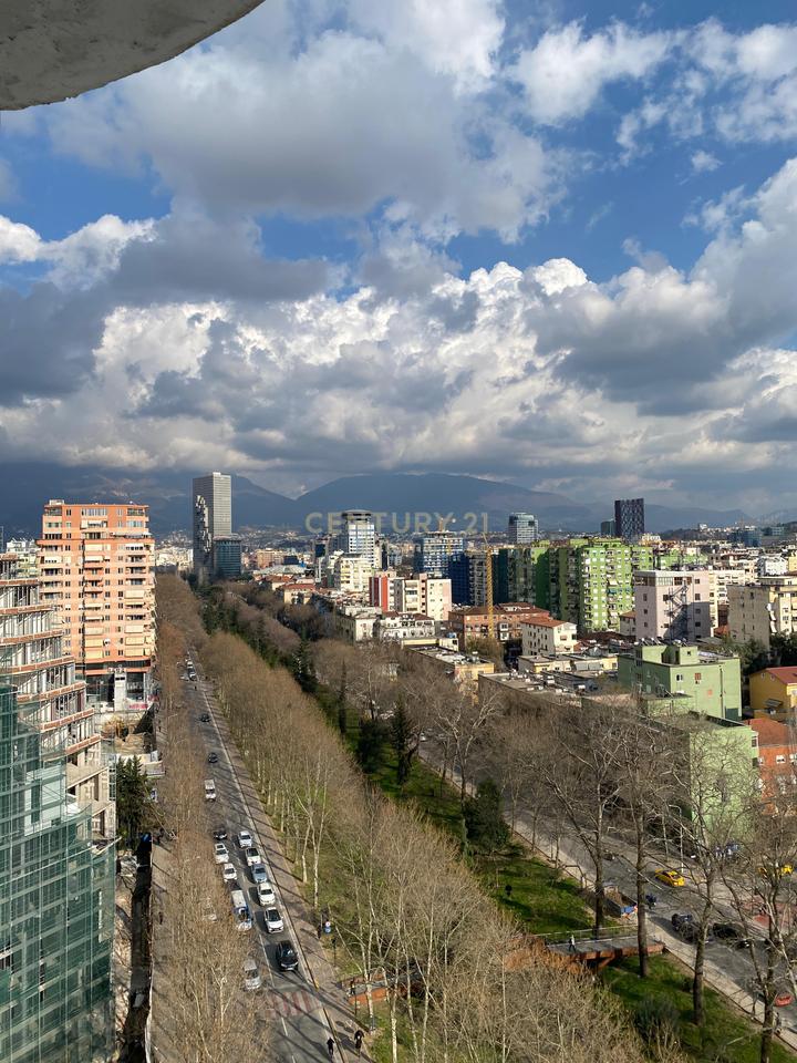 Jepet me Qera Apartament per Zyra 2+1+2 tek IshEkspozita