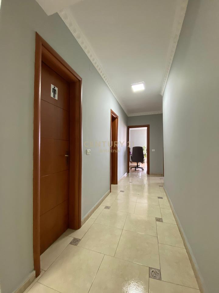 Jepet me Qera Apartament per Zyra 2+1+2 tek IshEkspozita