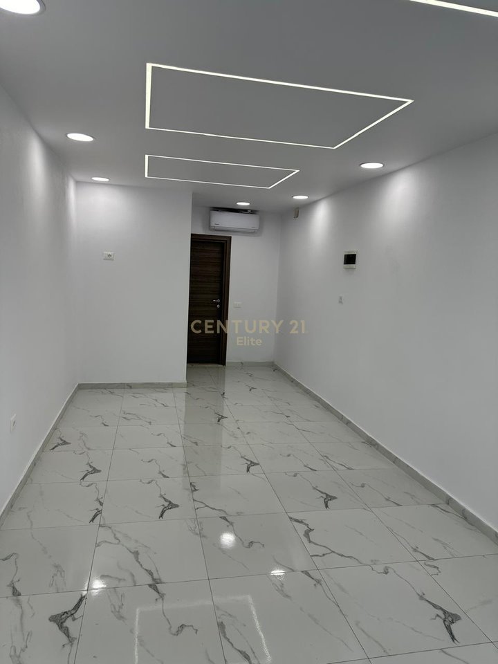 Jepet me qira dyqan ne rrugen BUDI, prane ambasades Amerikane.