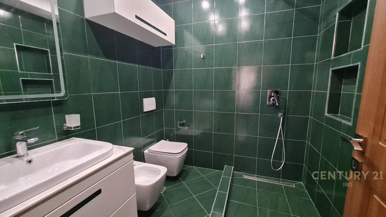 Jepet me Qira, 2+1+2 ne zonen e Astirit!!