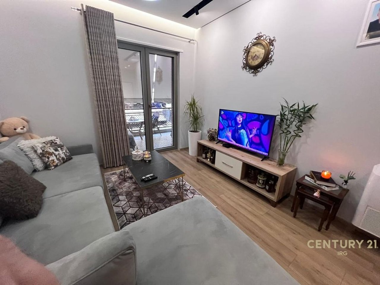 APARTAMENT 1+1+POST PARKIMI ME QERA TEK KOMPLEKSI DELIJORGJI!