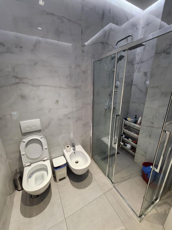 APARTAMENT 1+1+POST PARKIMI ME QERA TEK KOMPLEKSI DELIJORGJI!