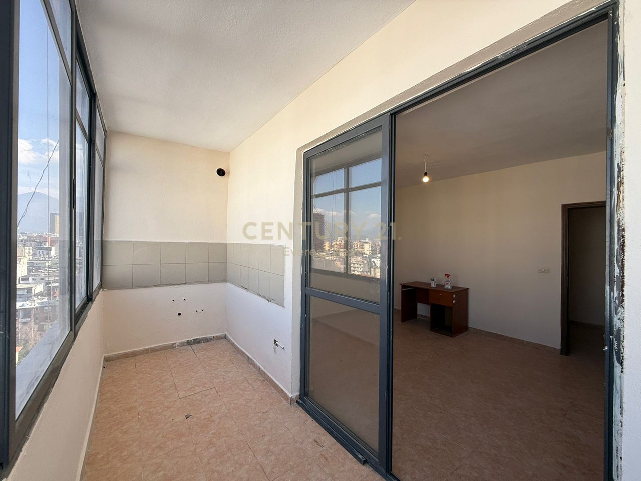 Shitet  Apartament 1+1 tek ishParku (NSHARAK)