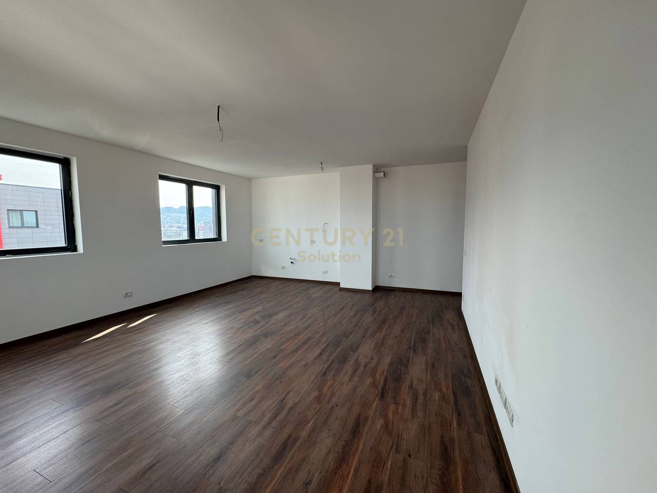 JAPIM ME QIRA APARTAMENT 3+1 NE UNAZE TE RE!