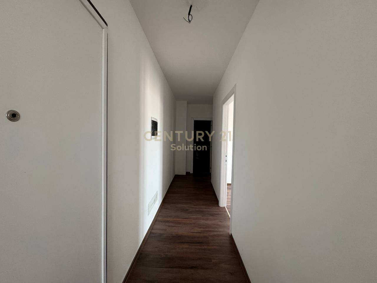 JAPIM ME QIRA APARTAMENT 3+1 NE UNAZE TE RE!