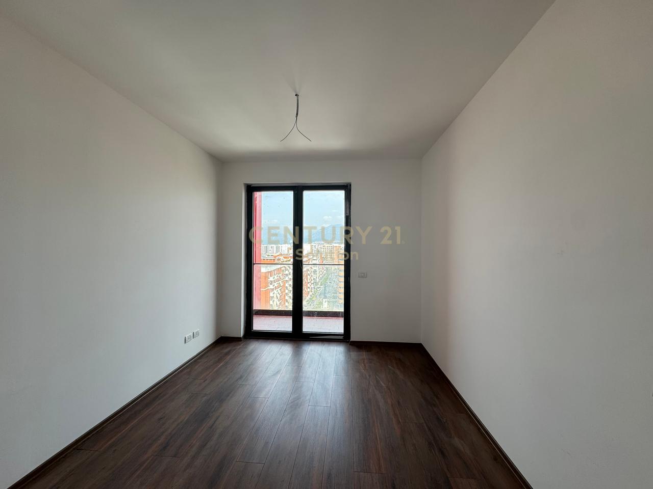 JAPIM ME QIRA APARTAMENT 3+1 NE UNAZE TE RE!