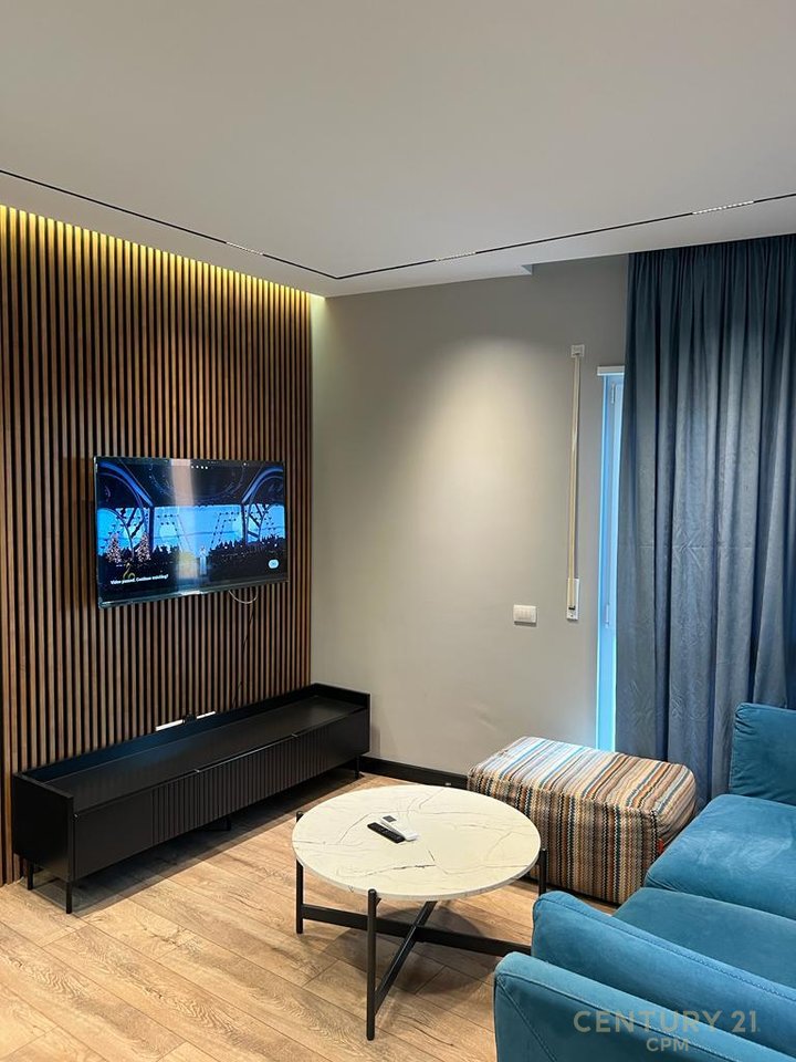 Apartament 2+1+post parkimi prane qendres, Rr. Barrikadave!