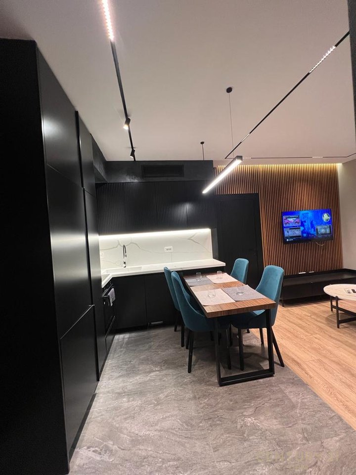 Apartament 2+1+post parkimi prane qendres, Rr. Barrikadave!