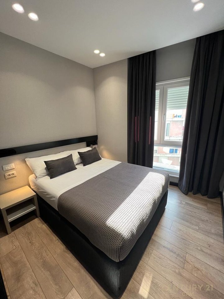 Apartament 2+1+post parkimi prane qendres, Rr. Barrikadave!