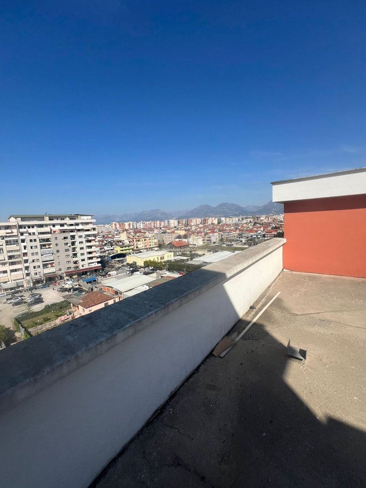 Penthouse për shitje në Misto Mame