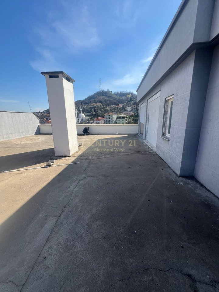 Penthouse për shitje në Misto Mame