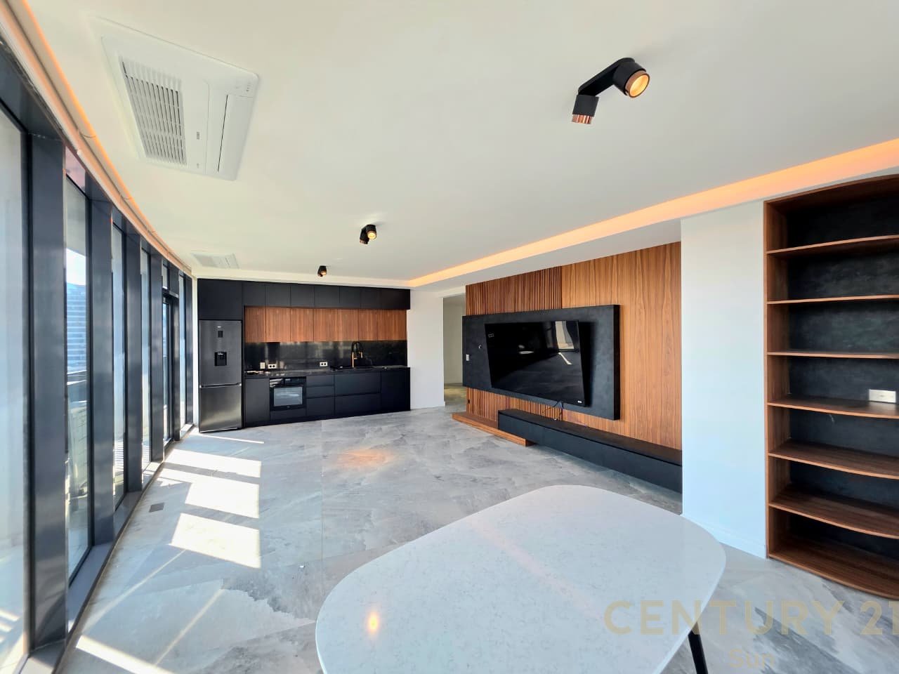 SHITET APARTAMENT 3+1+2 NE LAKE VIEW RRUGA E KOSOVAREVE