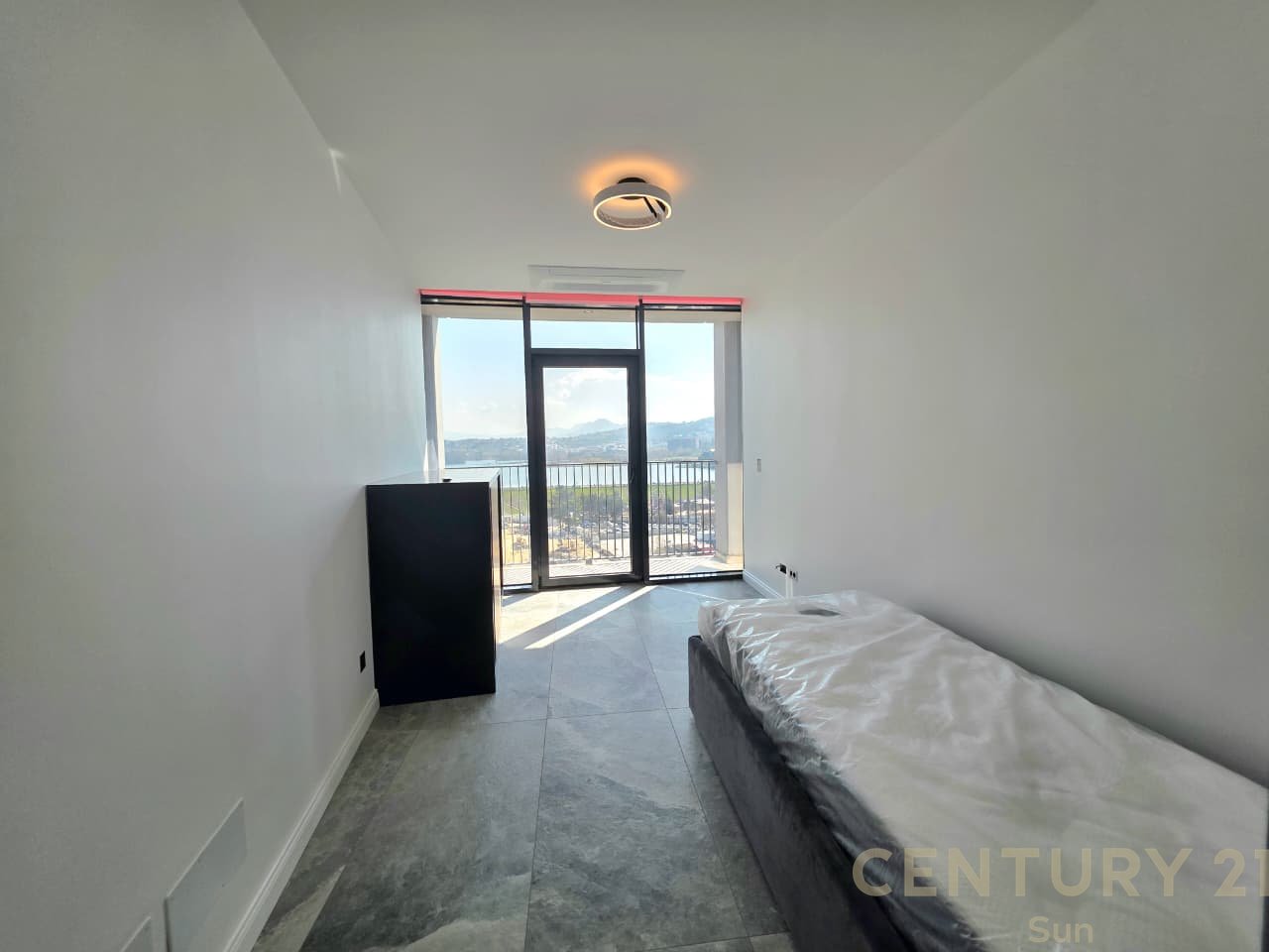 SHITET APARTAMENT 3+1+2 NE LAKE VIEW RRUGA E KOSOVAREVE