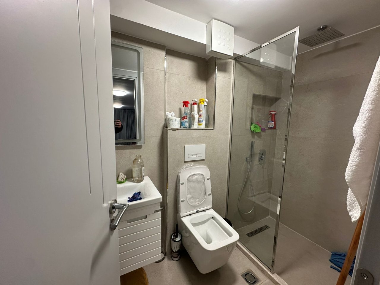 Spazio commerciale in affitto in via Jordan Misja