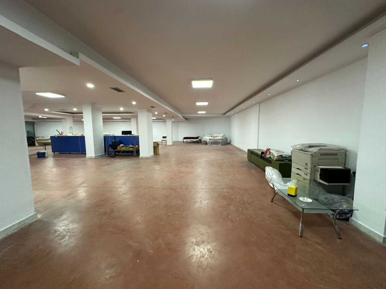 Spazio commerciale in affitto in via Jordan Misja