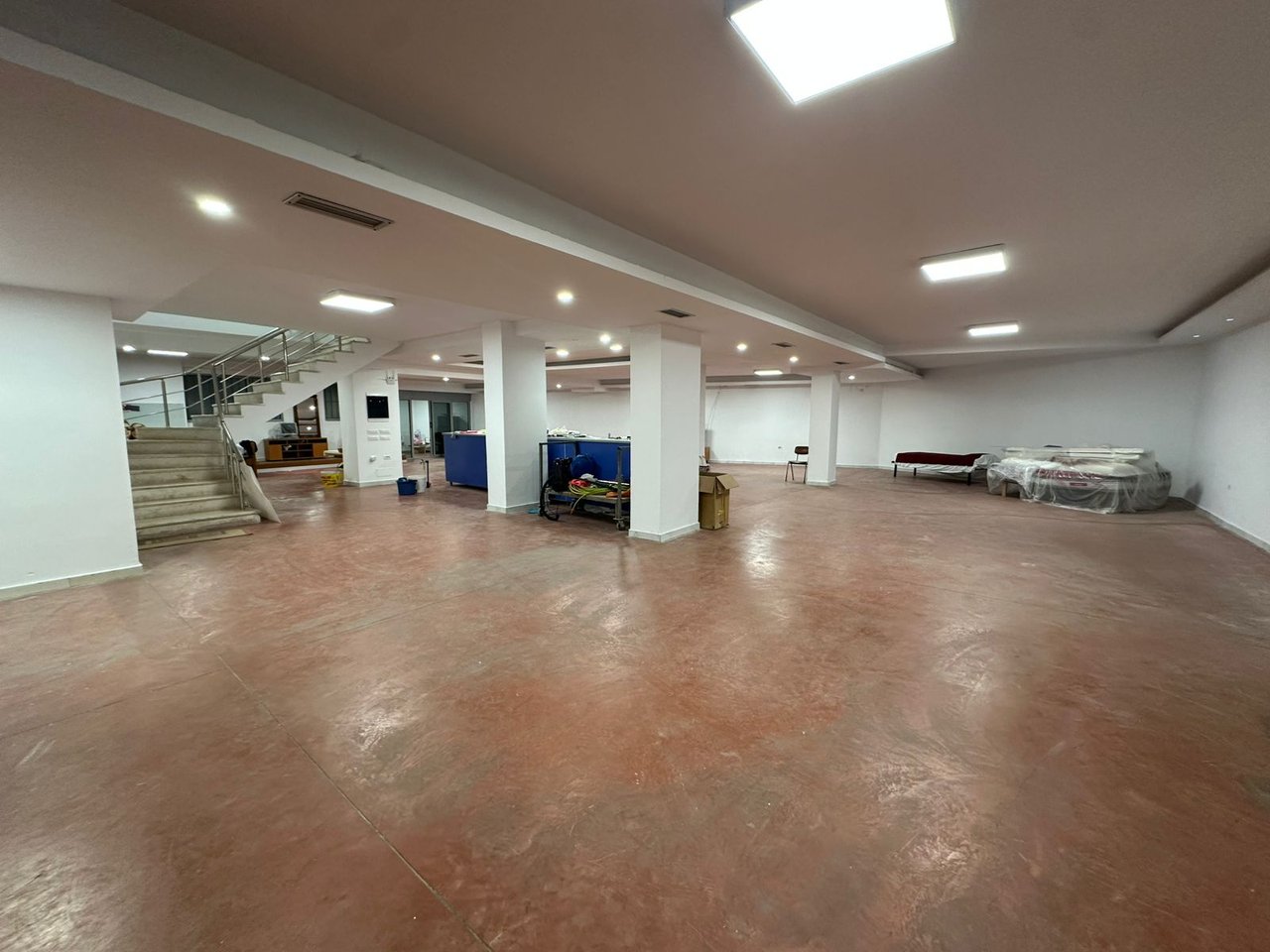 Spazio commerciale in affitto in via Jordan Misja