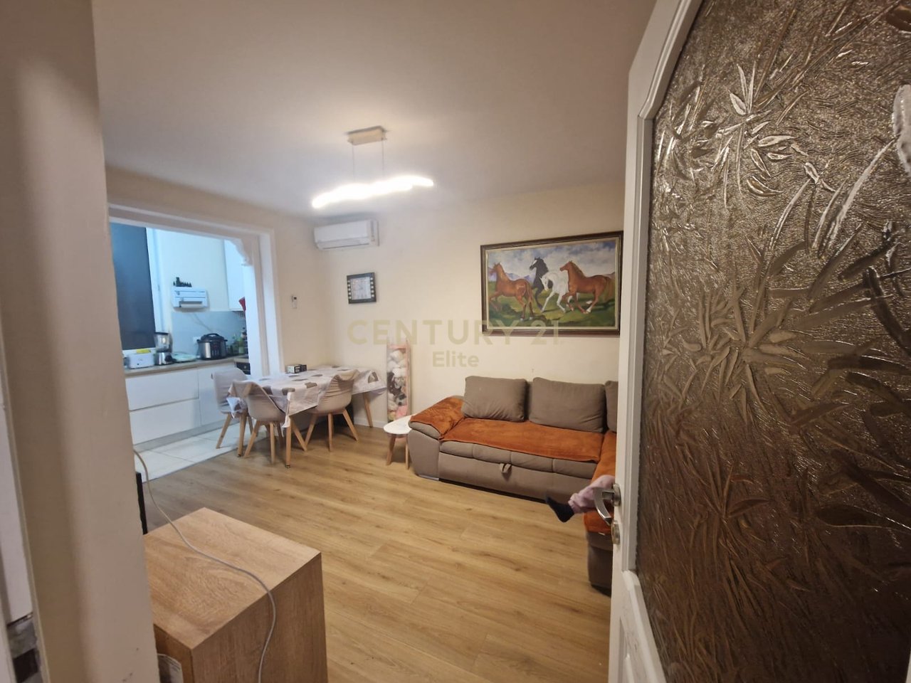 Apartment 1+1 for sale on Mine Peza street, Tirana.