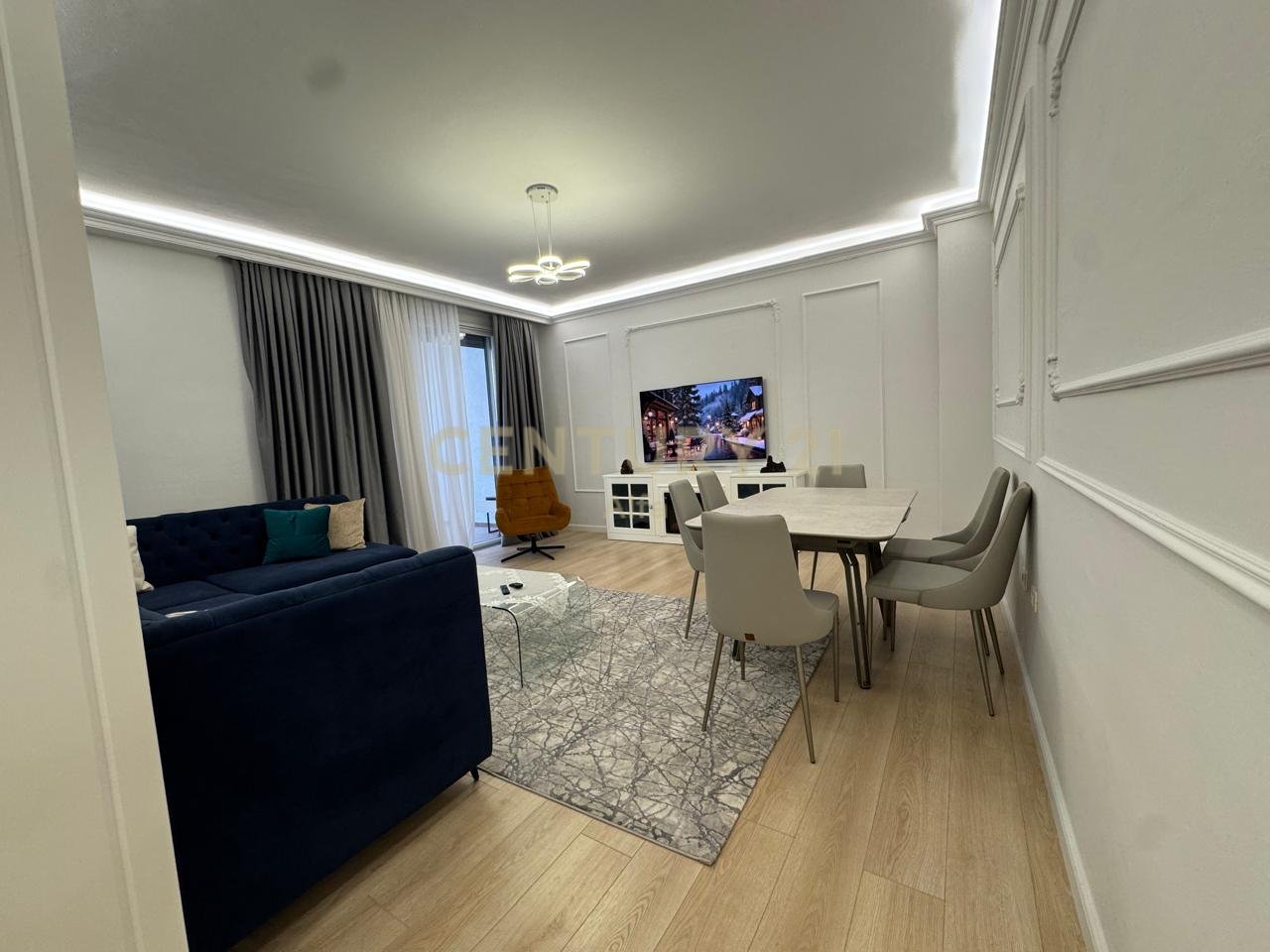 Shitet apartament 2+1+2  pranë Kopshtit Botanik (tek Xhamia)!