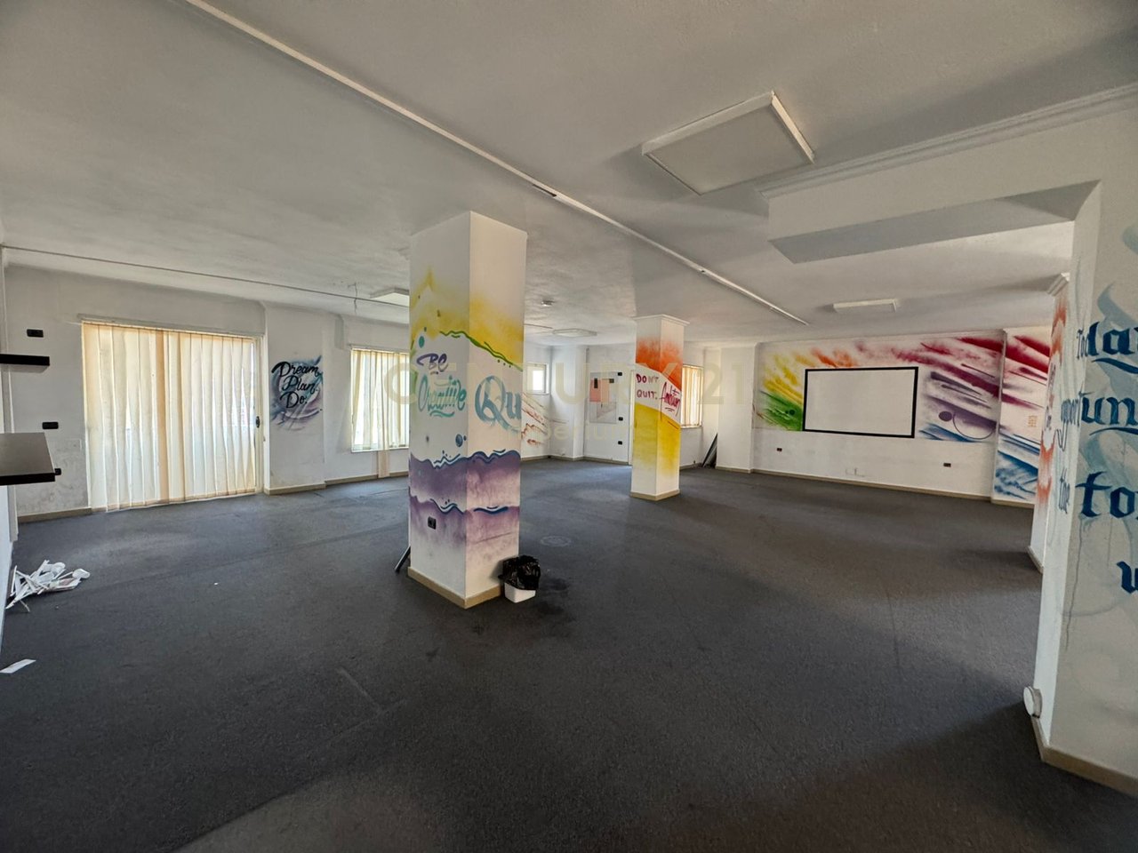 Ambient Open Space 585 m² for Rent – Globe