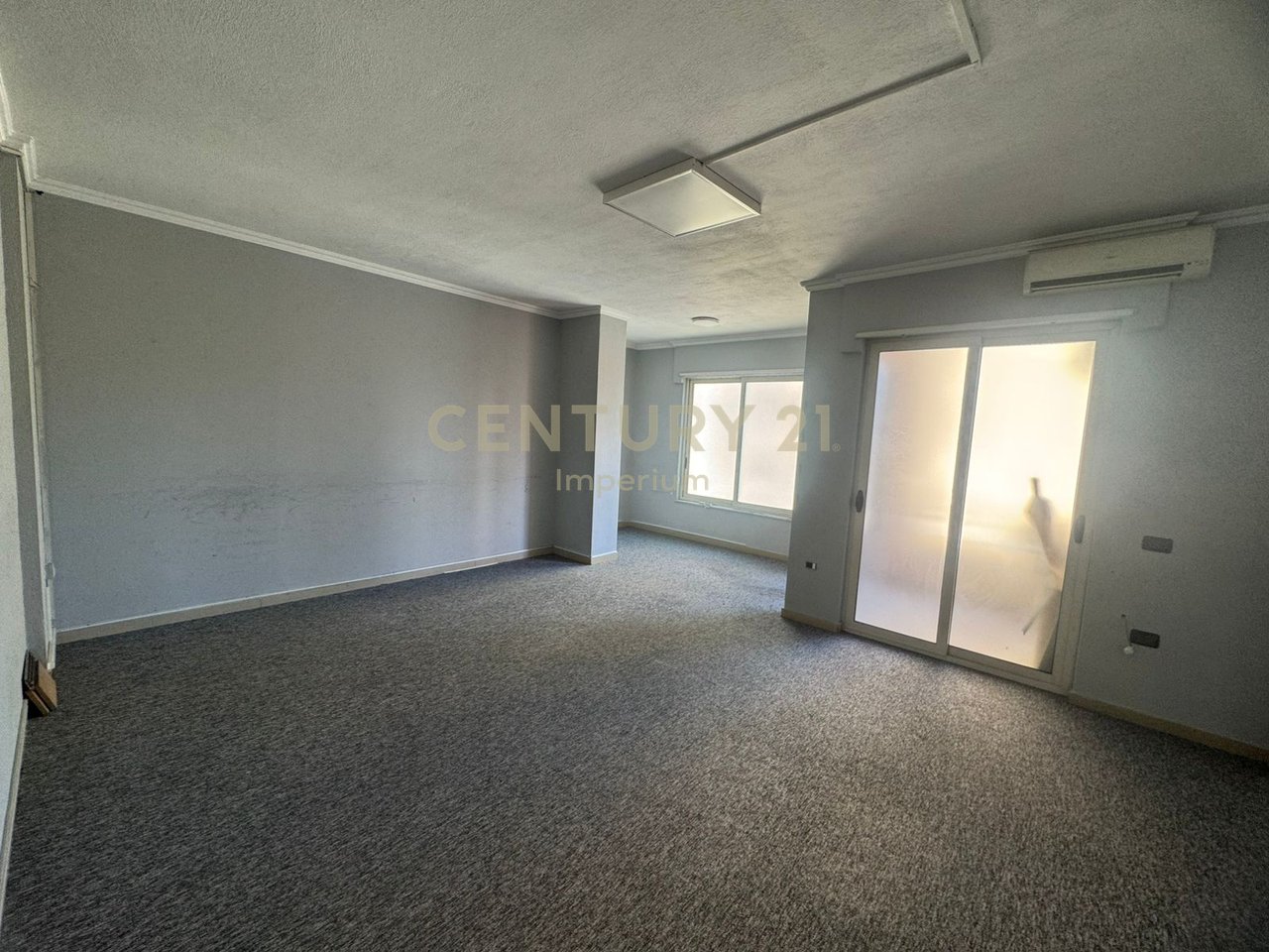 Ambient Open Space 585 m² for Rent – Globe