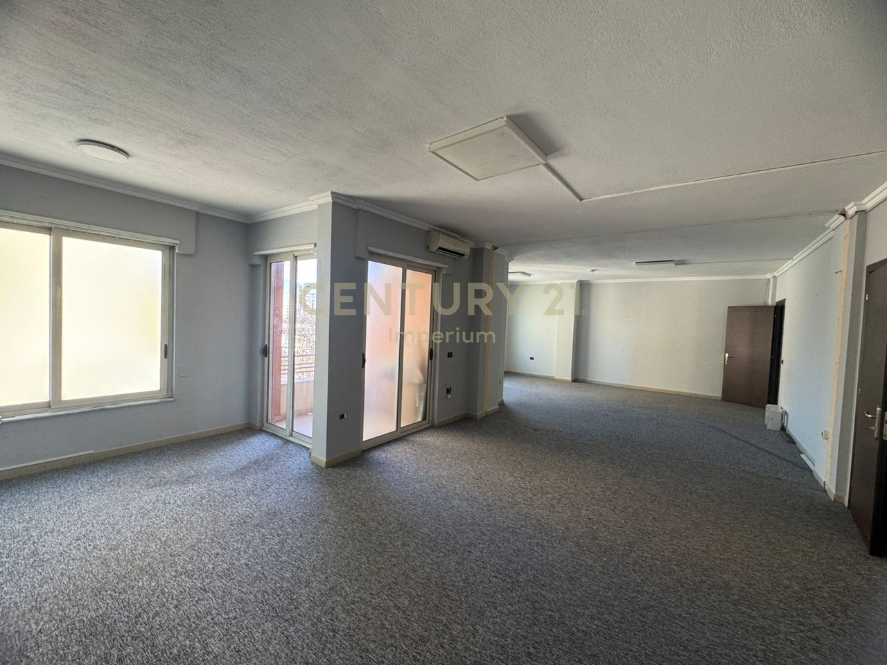 Ambient Open Space 585 m² for Rent – Globe