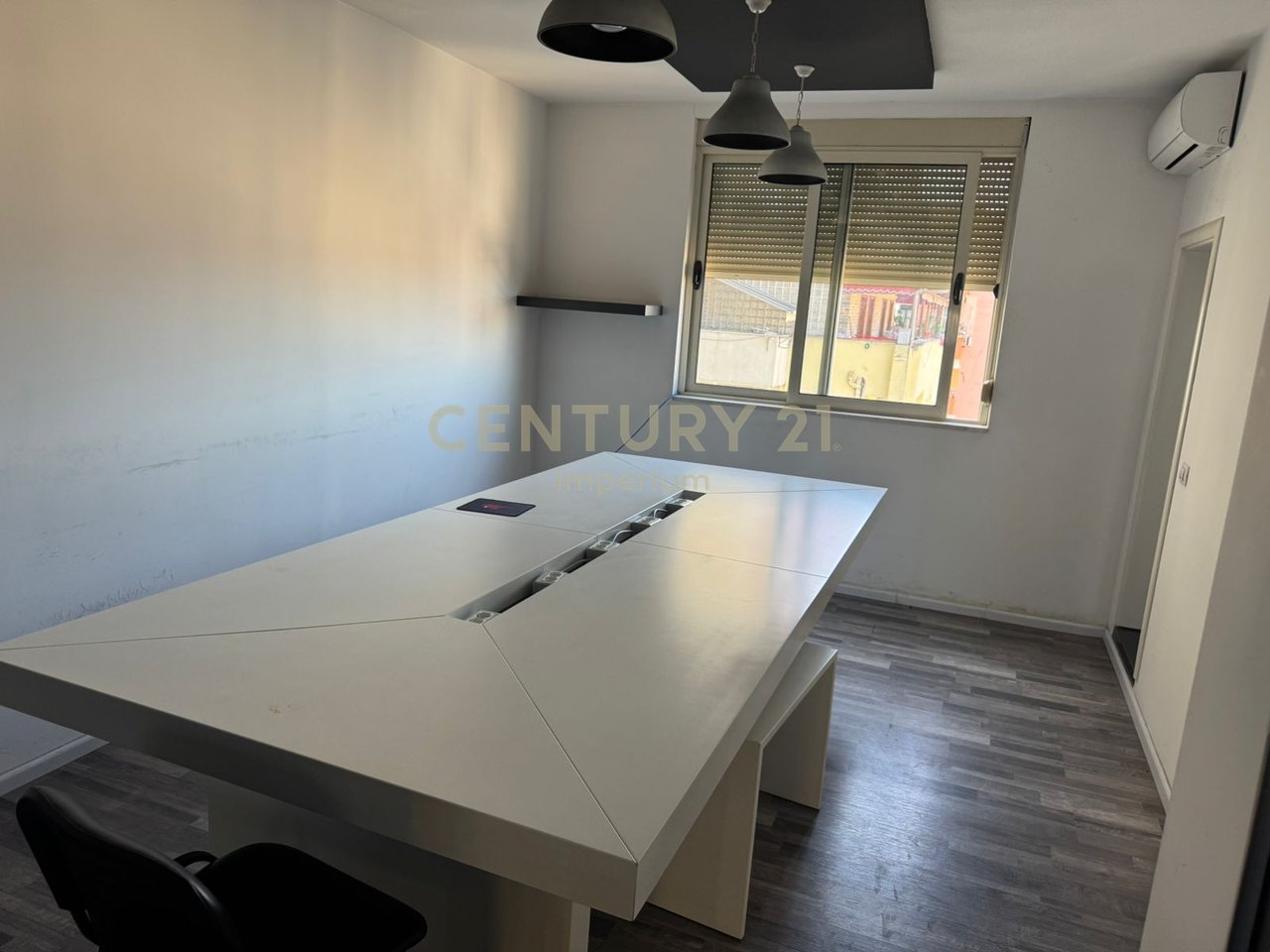 Office for rent opposite the Delijorgji Complex!