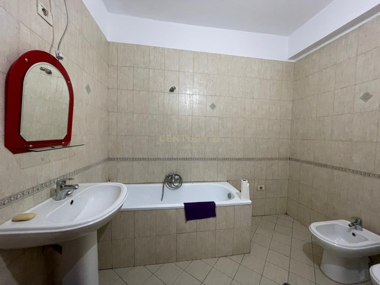 Office apartment 2+1+2 for rent on Rr e Kavajes