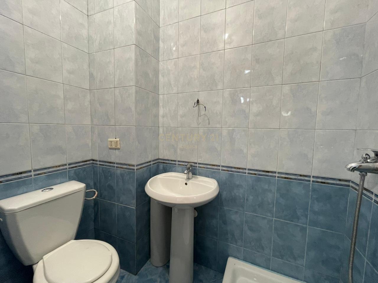 Office apartment 2+1+2 for rent on Rr e Kavajes