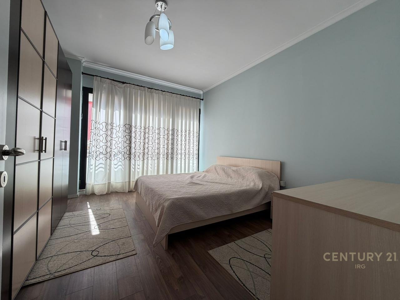 Apartament 3+1 ne Rrugen e Kavajes!