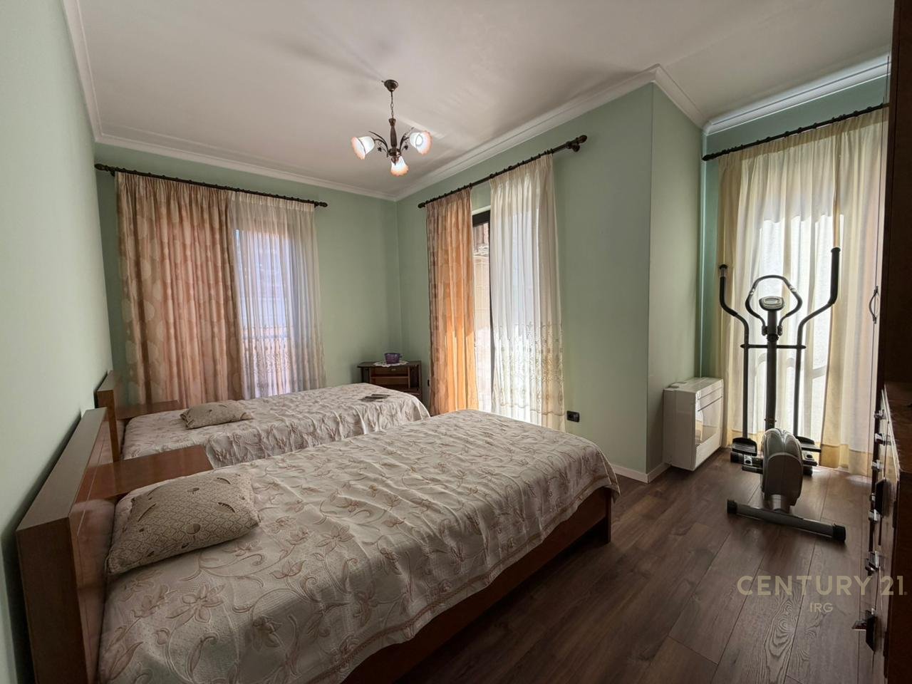 Apartament 3+1 ne Rrugen e Kavajes!