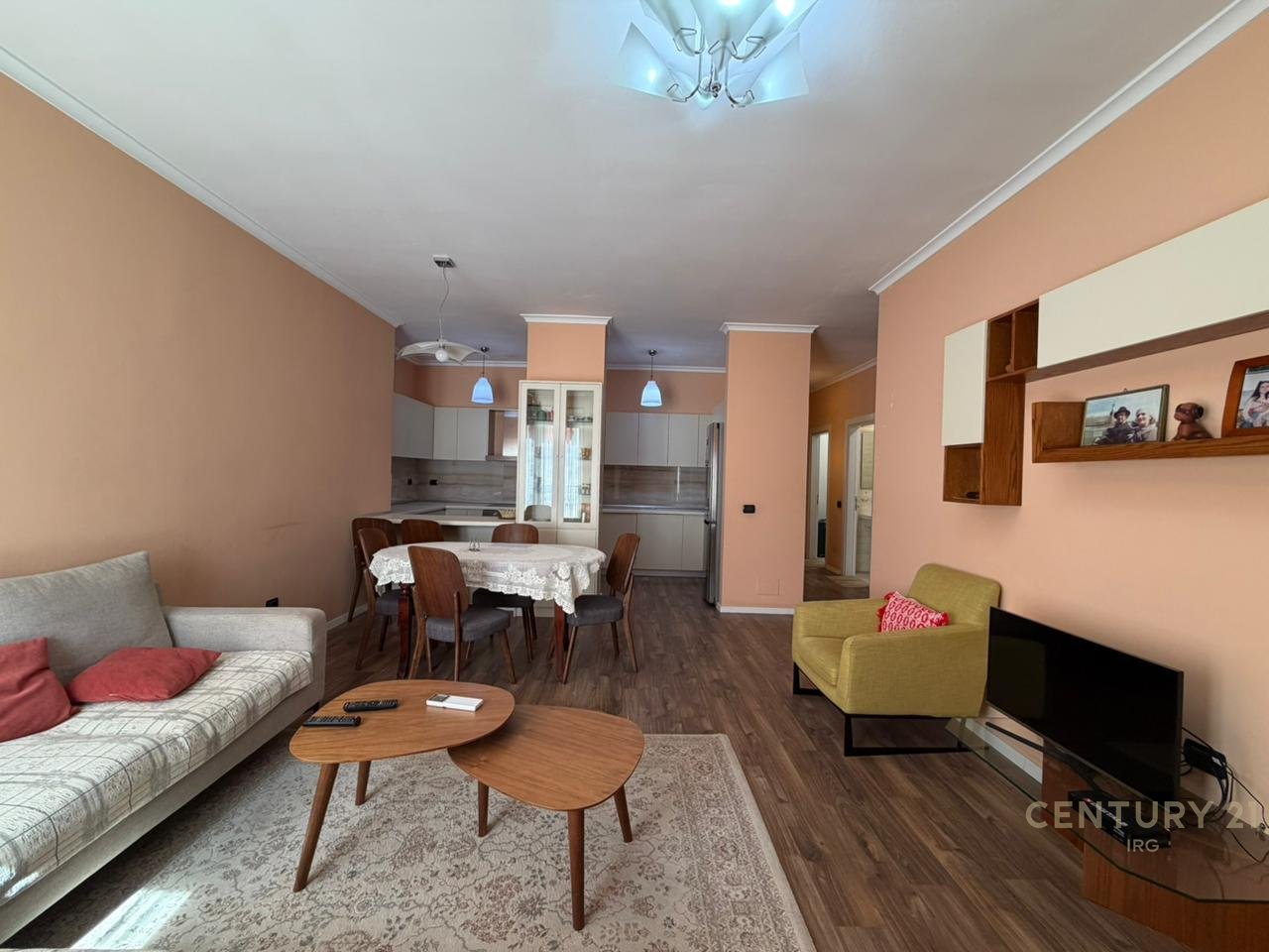 Apartament 3+1 ne Rrugen e Kavajes!