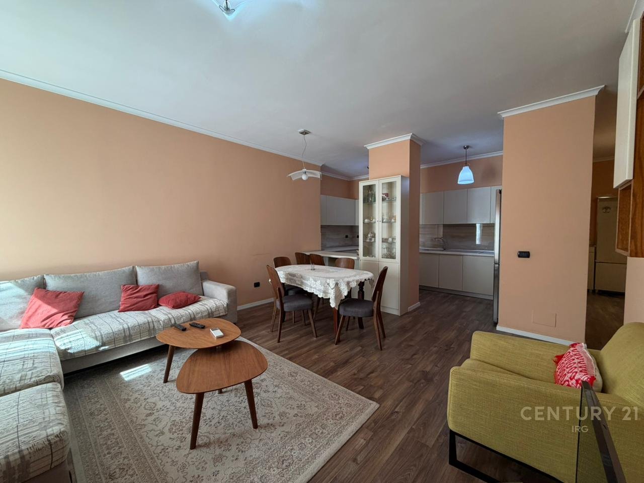 Apartament 3+1 ne Rrugen e Kavajes!