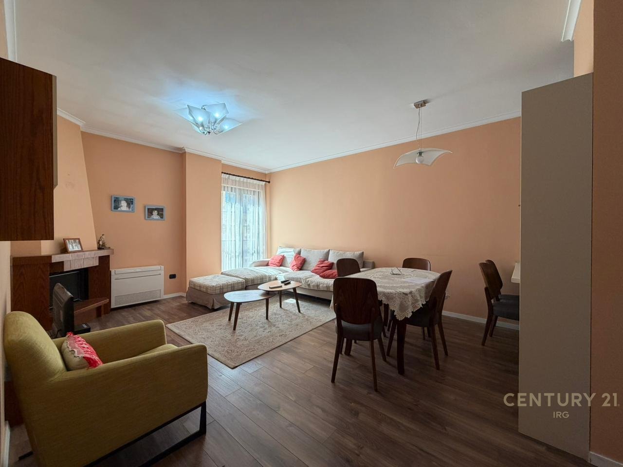 Apartament 3+1 ne Rrugen e Kavajes!