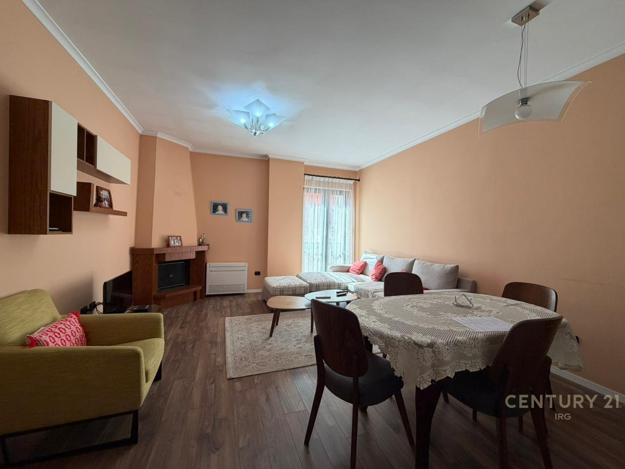 Apartament 3+1 ne Rrugen e Kavajes!