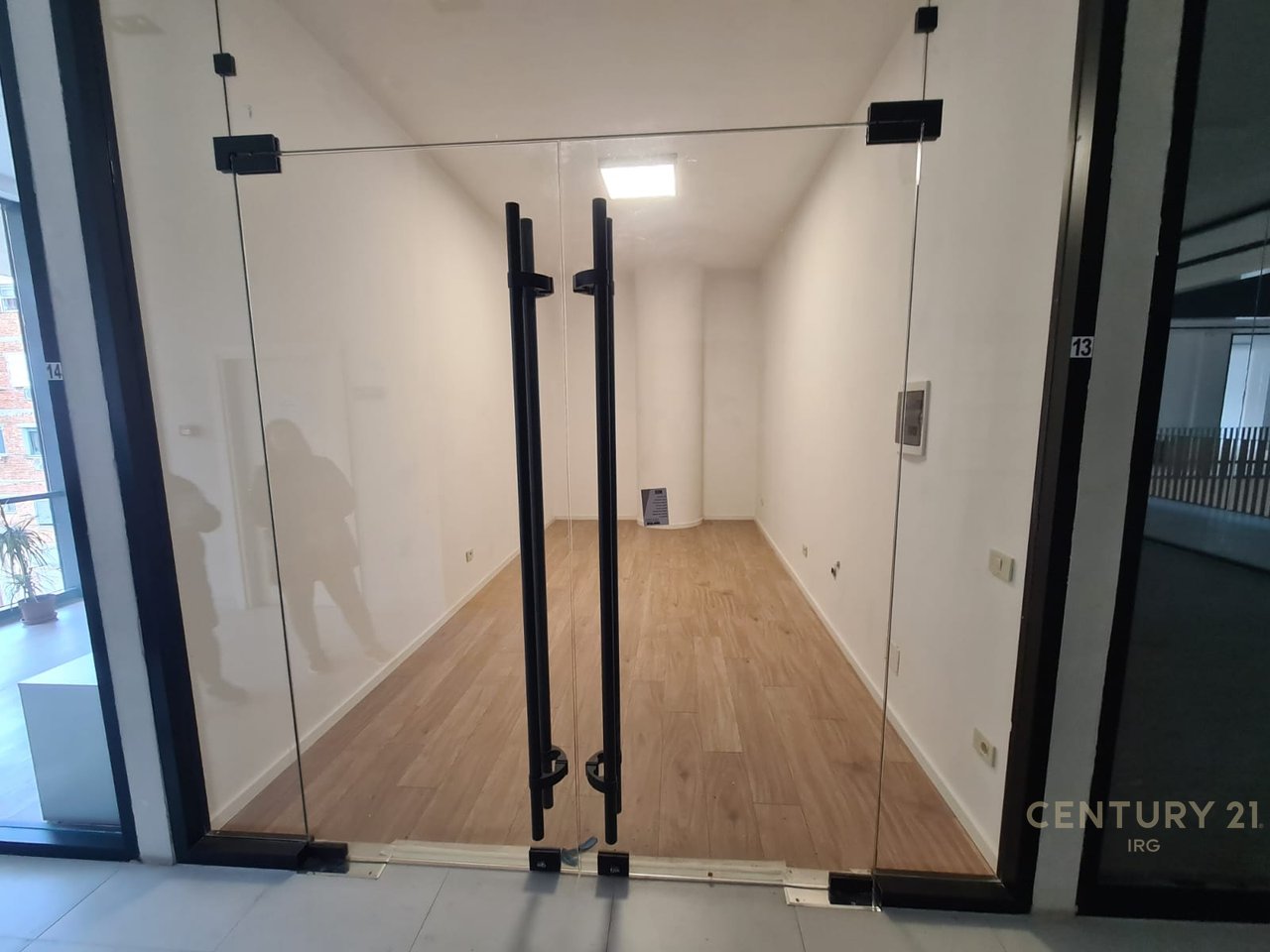 AMBIENT KOMERCIAL ME QIRA TEK GOLDEN TOWER – MINE PEZA