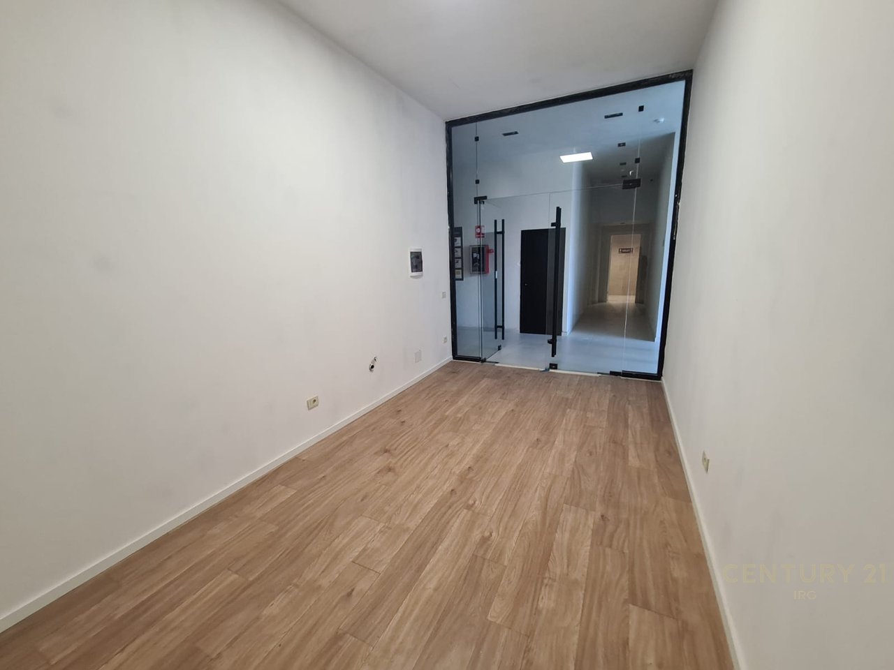 AMBIENT KOMERCIAL ME QIRA TEK GOLDEN TOWER – MINE PEZA