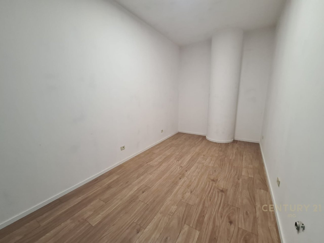 AMBIENT KOMERCIAL ME QIRA TEK GOLDEN TOWER – MINE PEZA