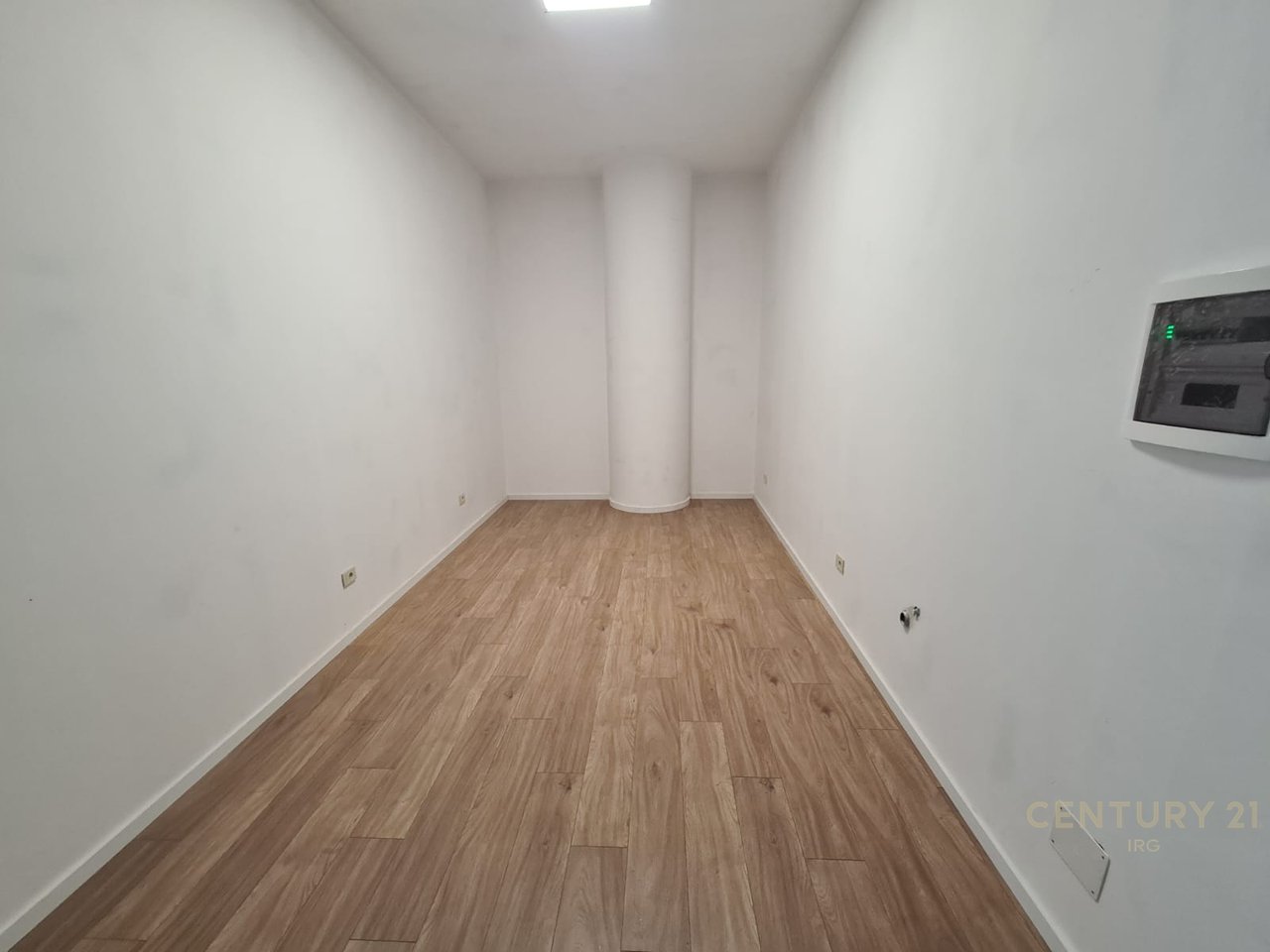 AMBIENT KOMERCIAL ME QIRA TEK GOLDEN TOWER – MINE PEZA