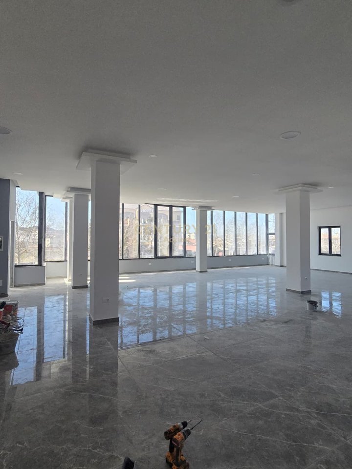 JEPET  ME QIRA AMBIENT KOMERCIAL NE KAMEZ!