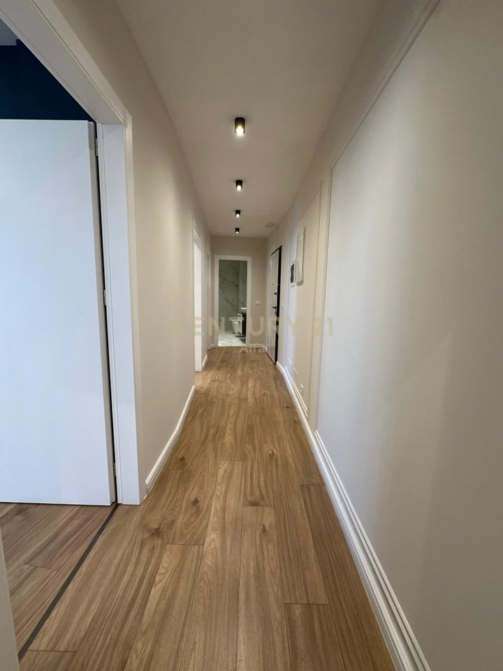 Ambient Zyrash + Parking Space for Rent at Residence 'Lake View'!