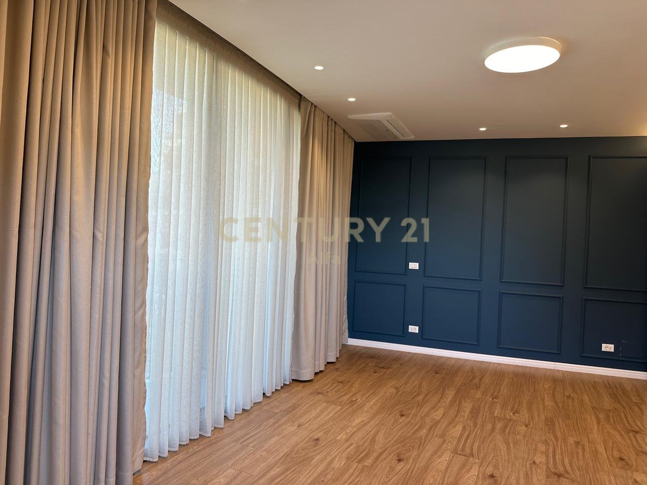 Ambient Zyrash + Parking Space for Rent at Residence 'Lake View'!