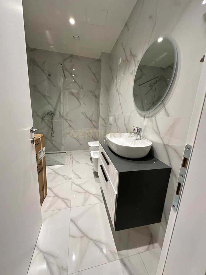 Ambient Zyrash + Parking Space for Rent at Residence 'Lake View'!