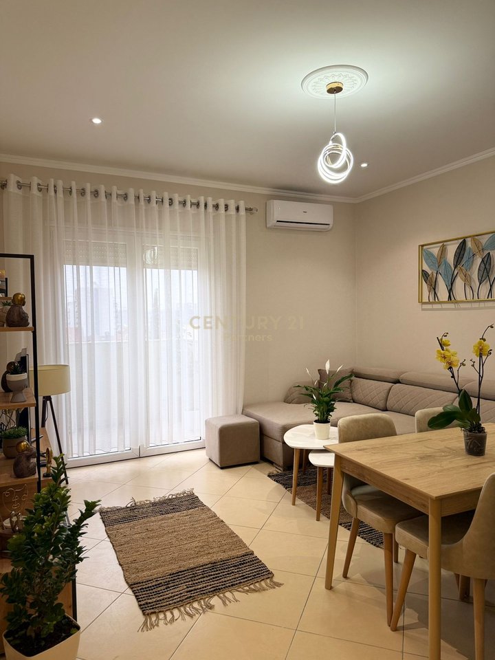 Affitto un appartamento di fronte al Complesso Delijorgjin!