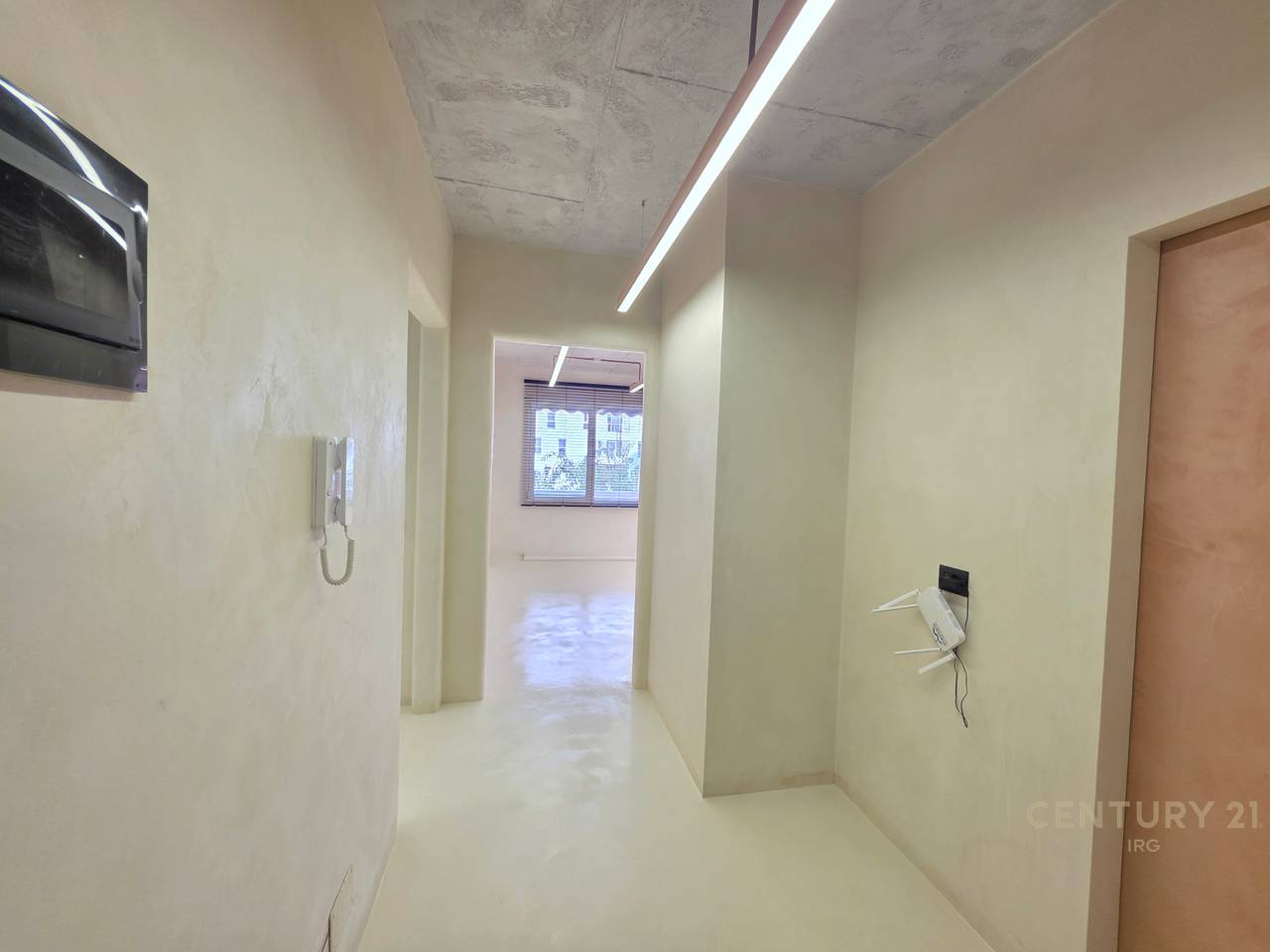 📍 Niku Construction – Paris Commune
💎 Space for Rent
📐 66 m²