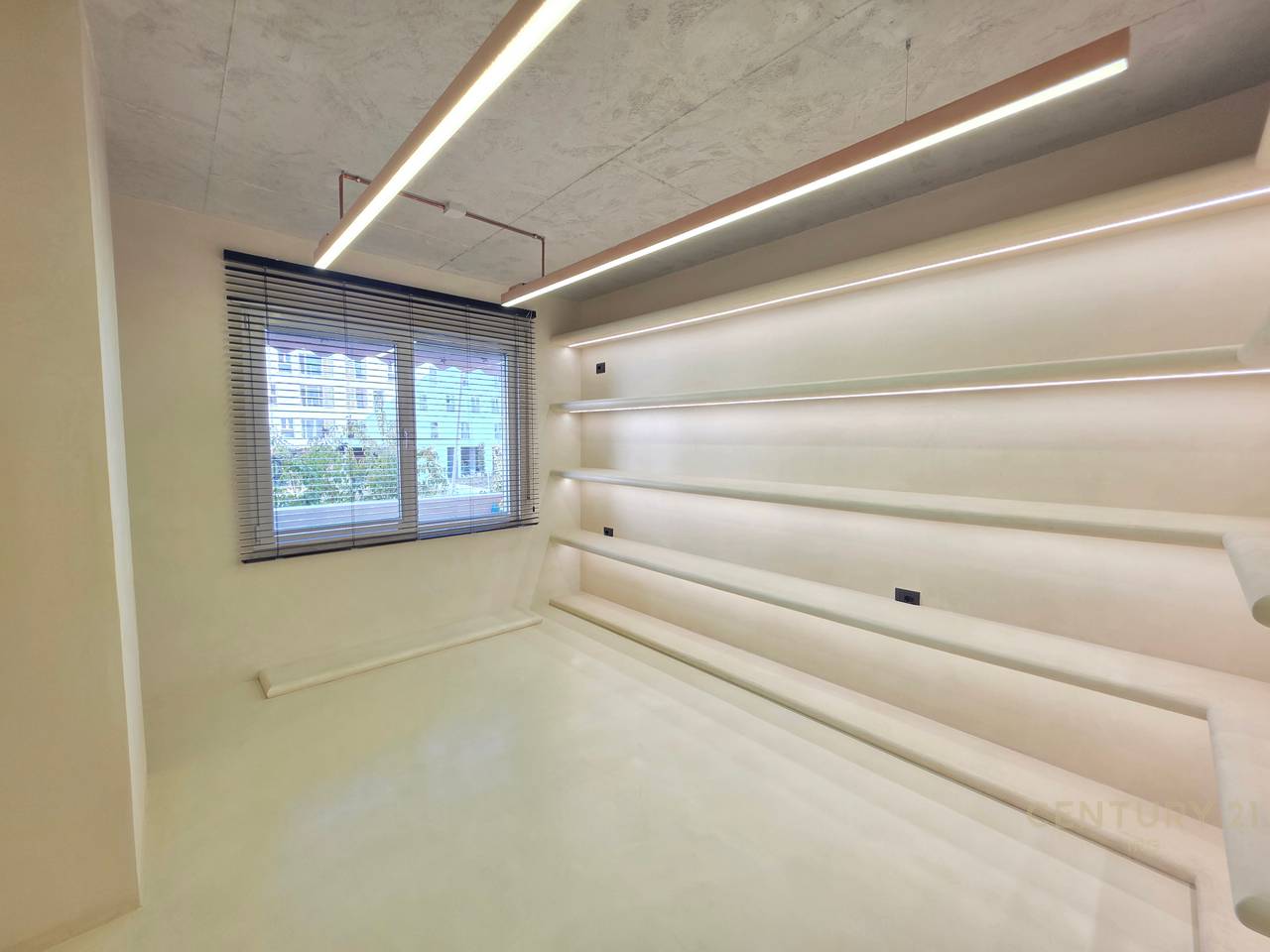 📍 Niku Construction – Paris Commune
💎 Space for Rent
📐 66 m²