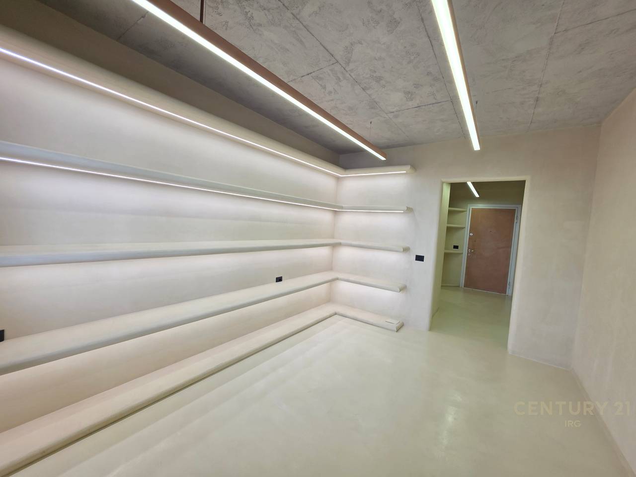 📍 Niku Construction – Paris Commune
💎 Space for Rent
📐 66 m²